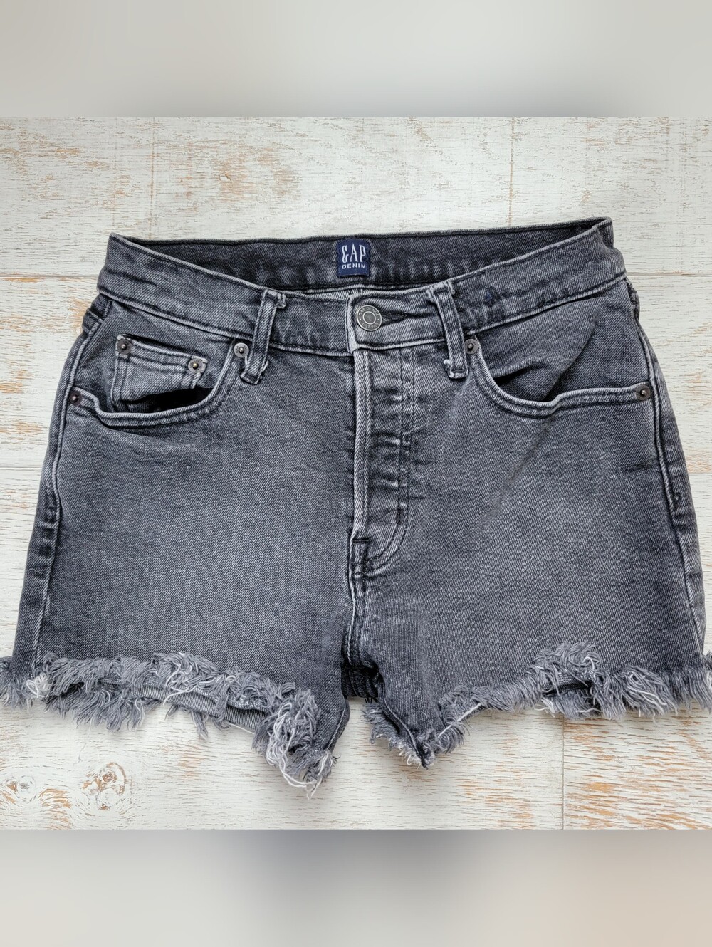 GAP Women's Washed Black Frayed Denim Shorts 0/25 Petite